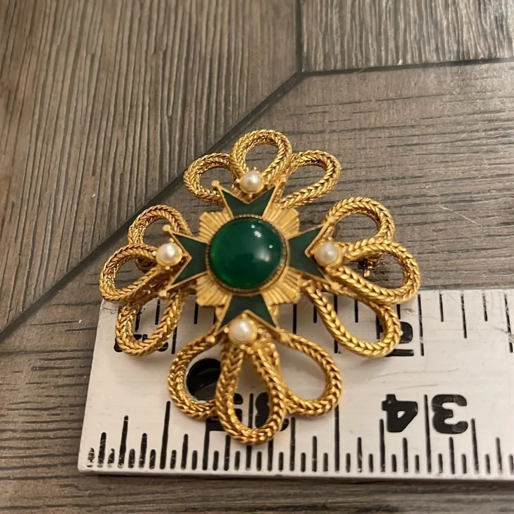 Vintage Accessocraft NYC Maltese Crosse Green Glass & Enamel